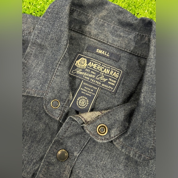 👔 3 SMALL BUTTON UP SHIRT BUNDLE - Picture 3 of 11